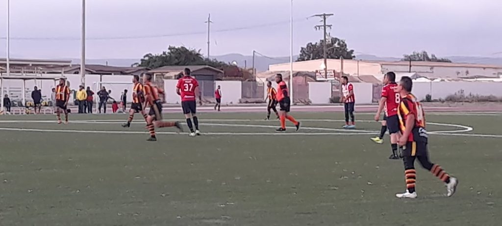 Inicia con seis partidos torneo de futbol de 40s