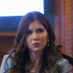 Cesan a Kristi Noem de Seguridad Nacional