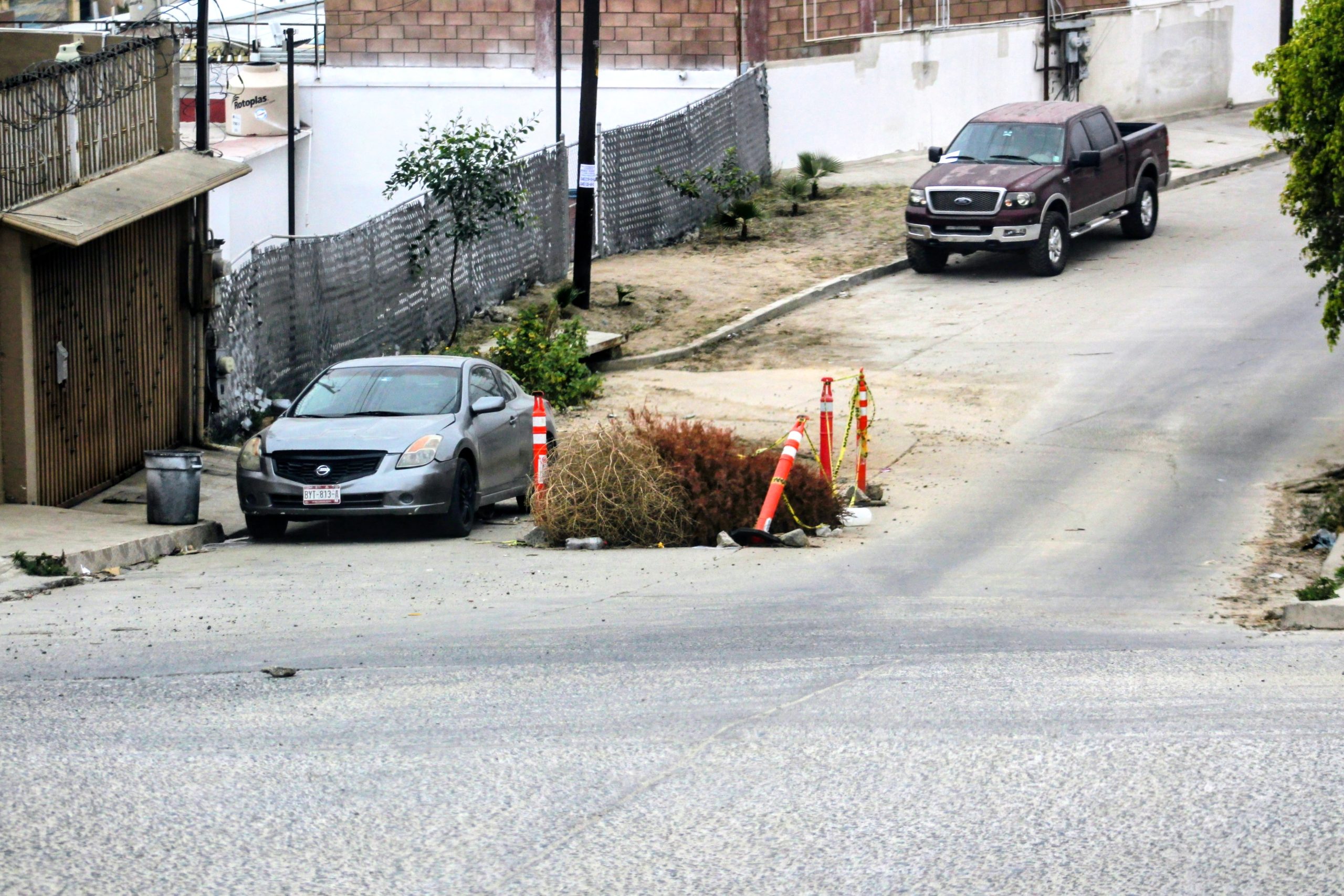 Pasan tres meses y nadie repara socavón de Márquez de León