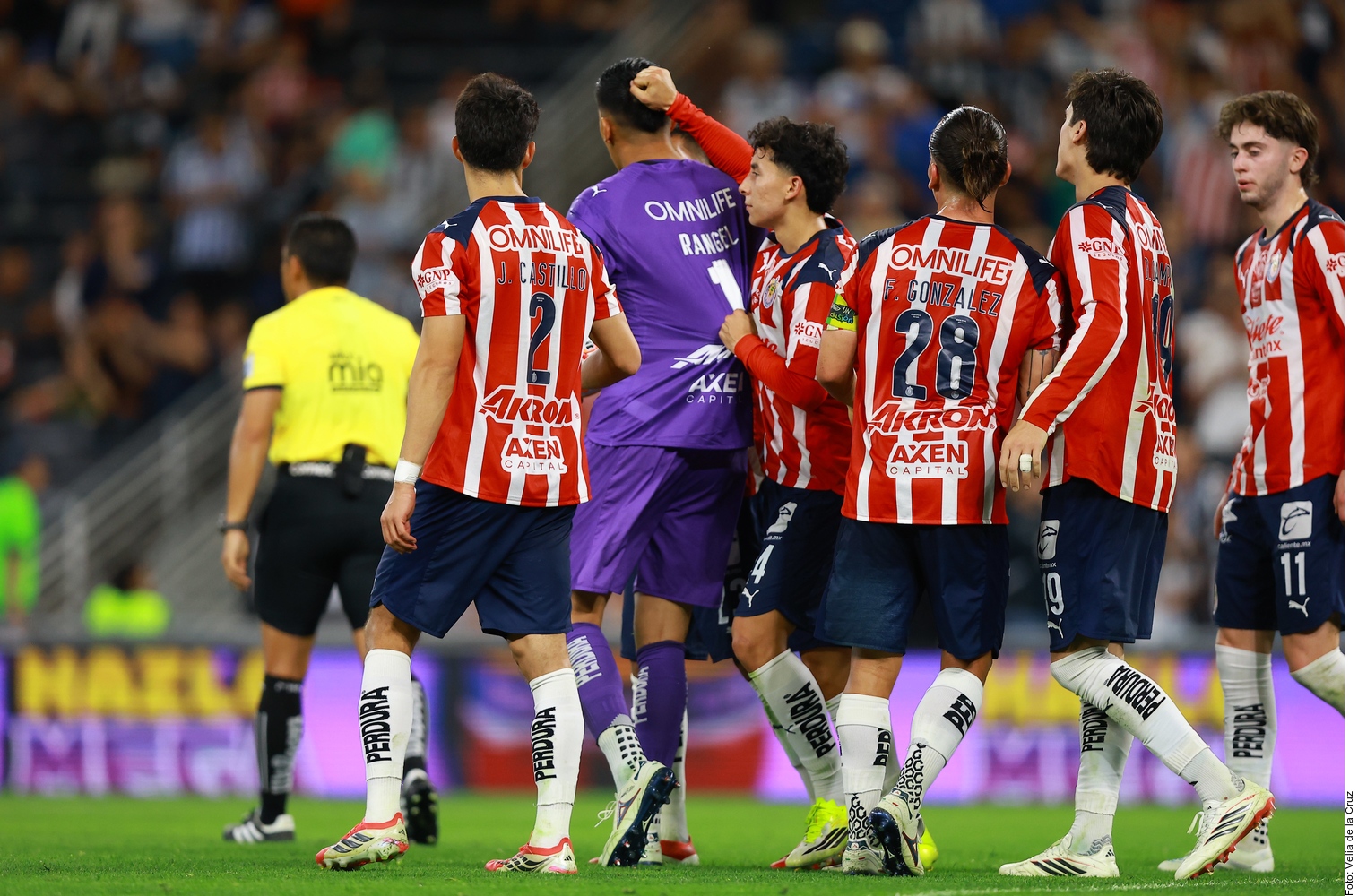 ‘Tala’ se hace ‘Gigante’ y sostiene a las Chivas