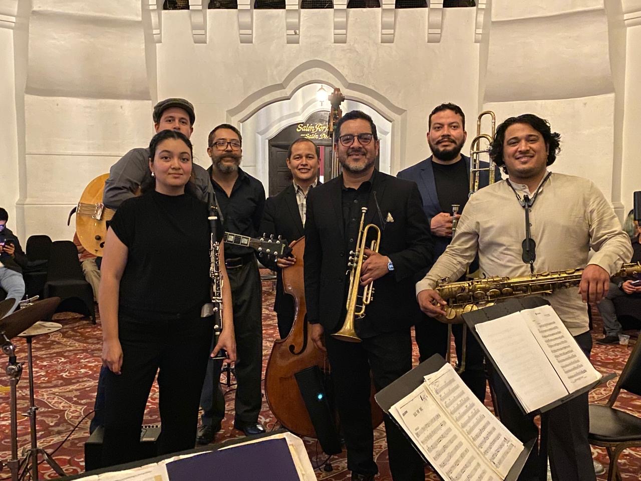 Disfrutan ensenadenses primer Jueves de Jazz