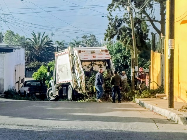 Mal usan un camión recolector de basura