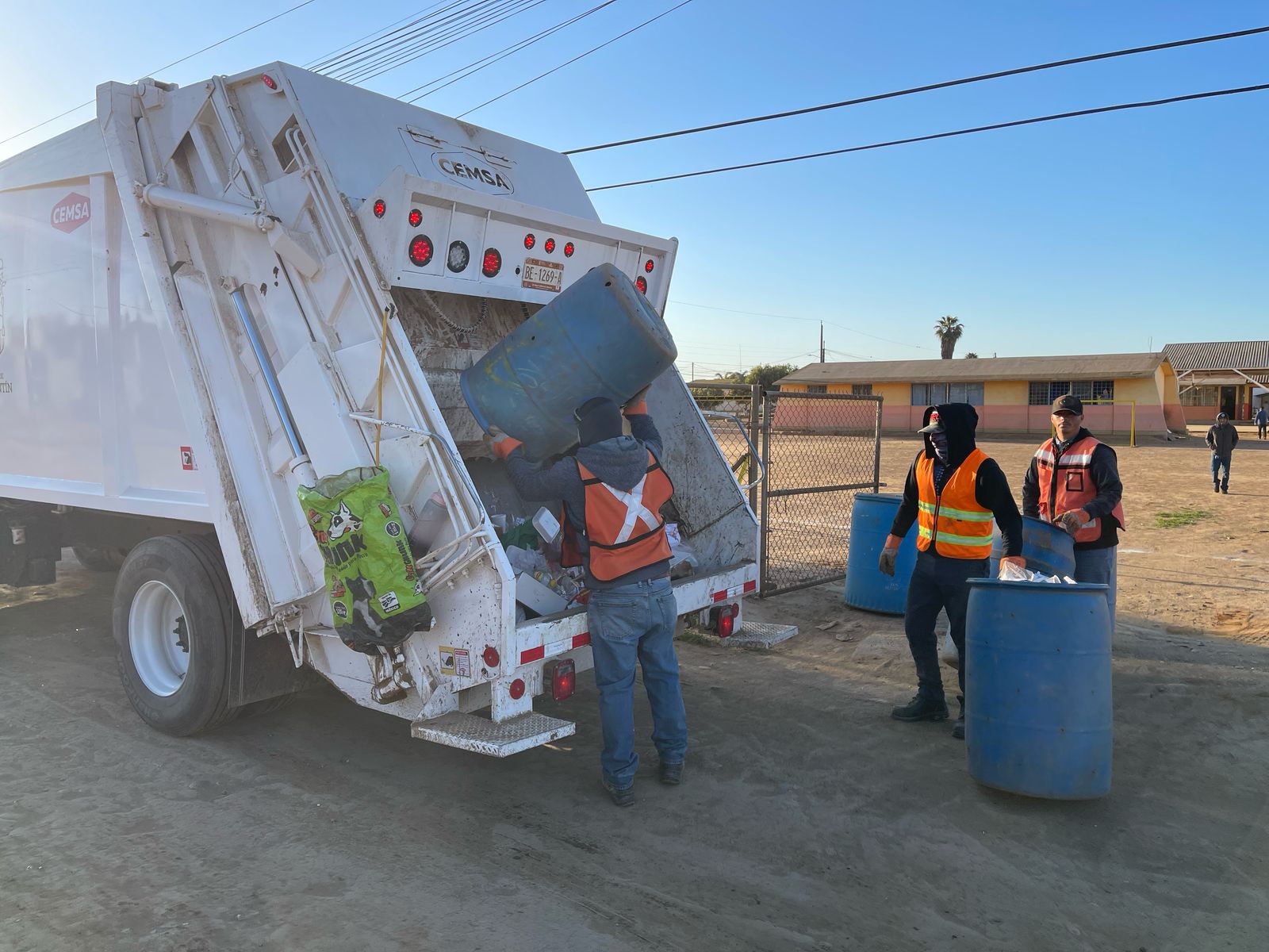 Trabaja doble turno Servicios Públicos