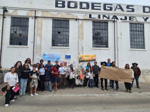 Realizan un altar colectivo a ballenas